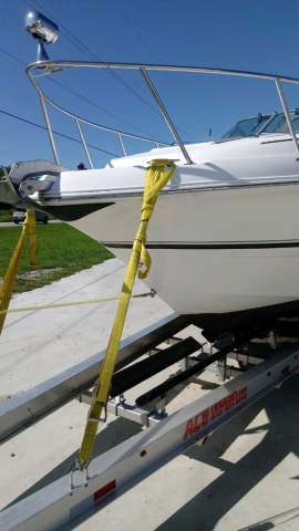 Front securing Yacht Shipping