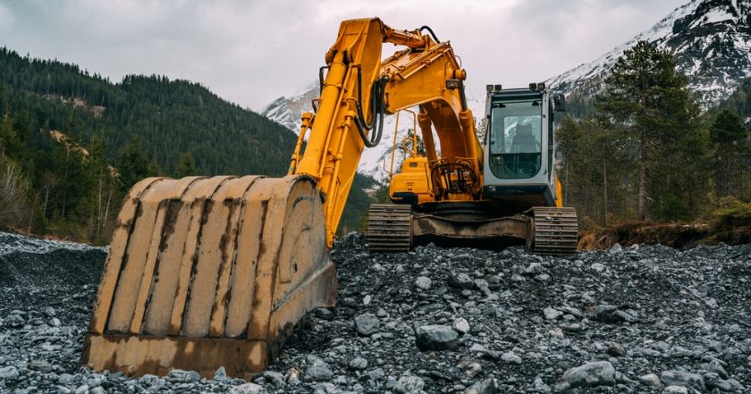 How to Choose the Best Construction Equipment Hauling Company in the US?