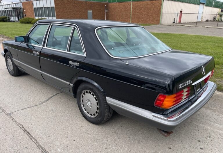 Mercedes-Benz 560 SEL