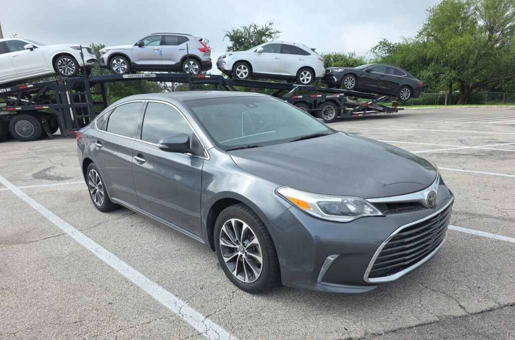 2018 Toyota Avalon XLE Plus open trailer