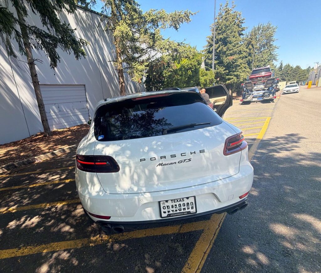 2017 Porsche Macan trailer