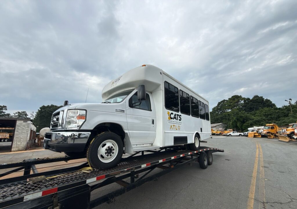 2018 Ford Startrans Senator II on trailer