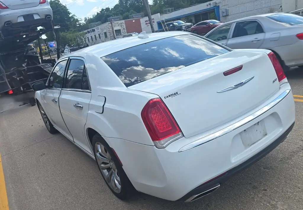 2019 Chrysler 300 open