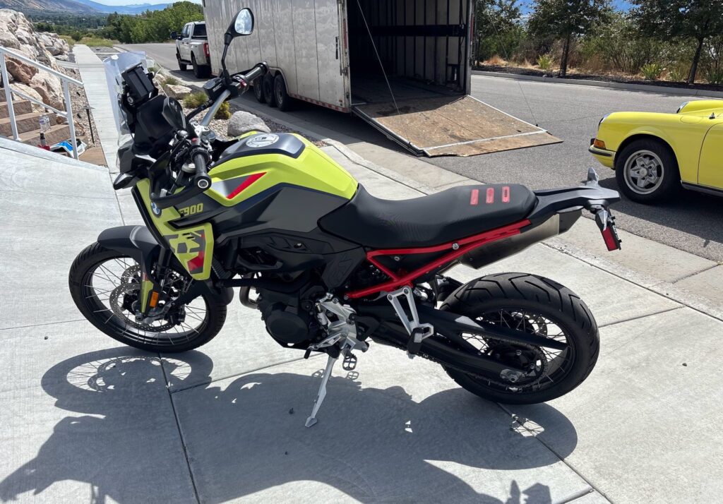 2025 BMW F 900 GS enclosed