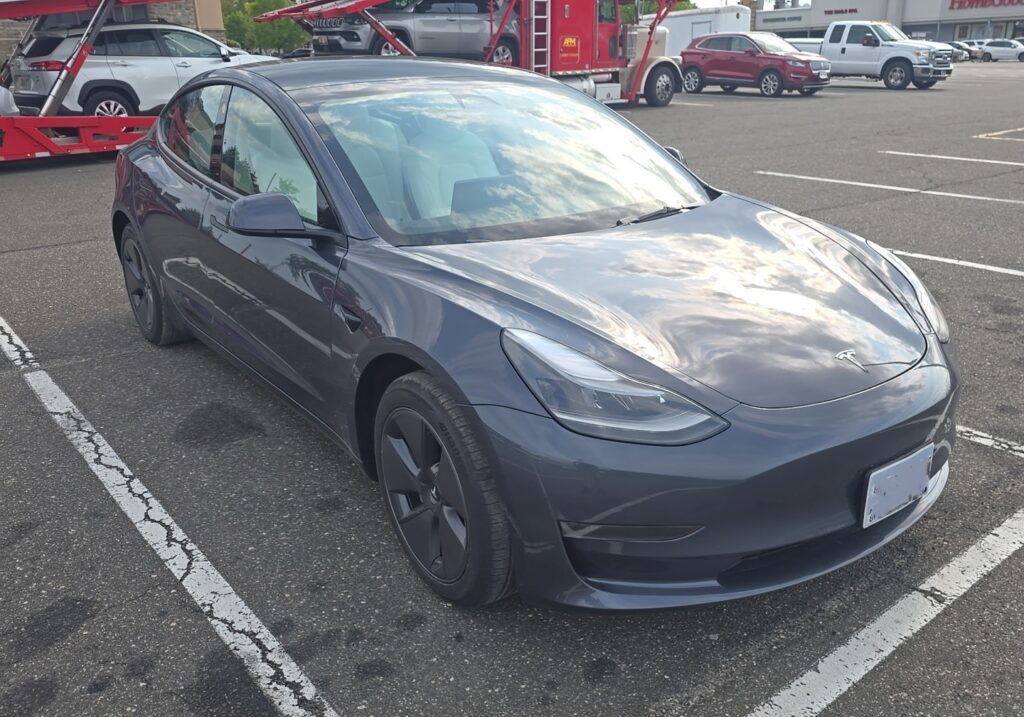 2023 Tesla Model 3 opn 3