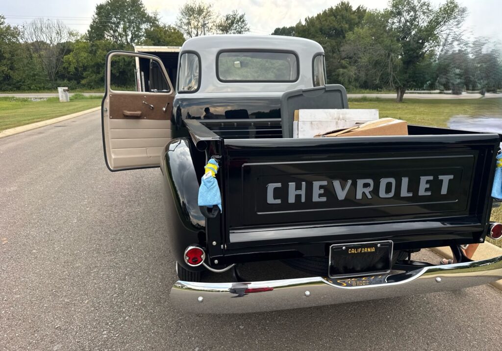 1953 Chevrolet 3100 Pickup enclosed 1