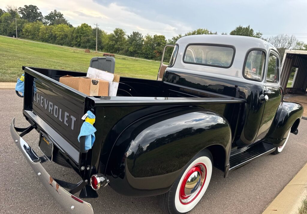 1953 Chevrolet 3100 Pickup enclosed