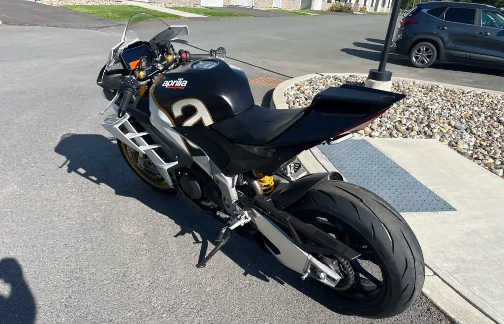 2025 Aprilia RSV4 1100 Factory 3
