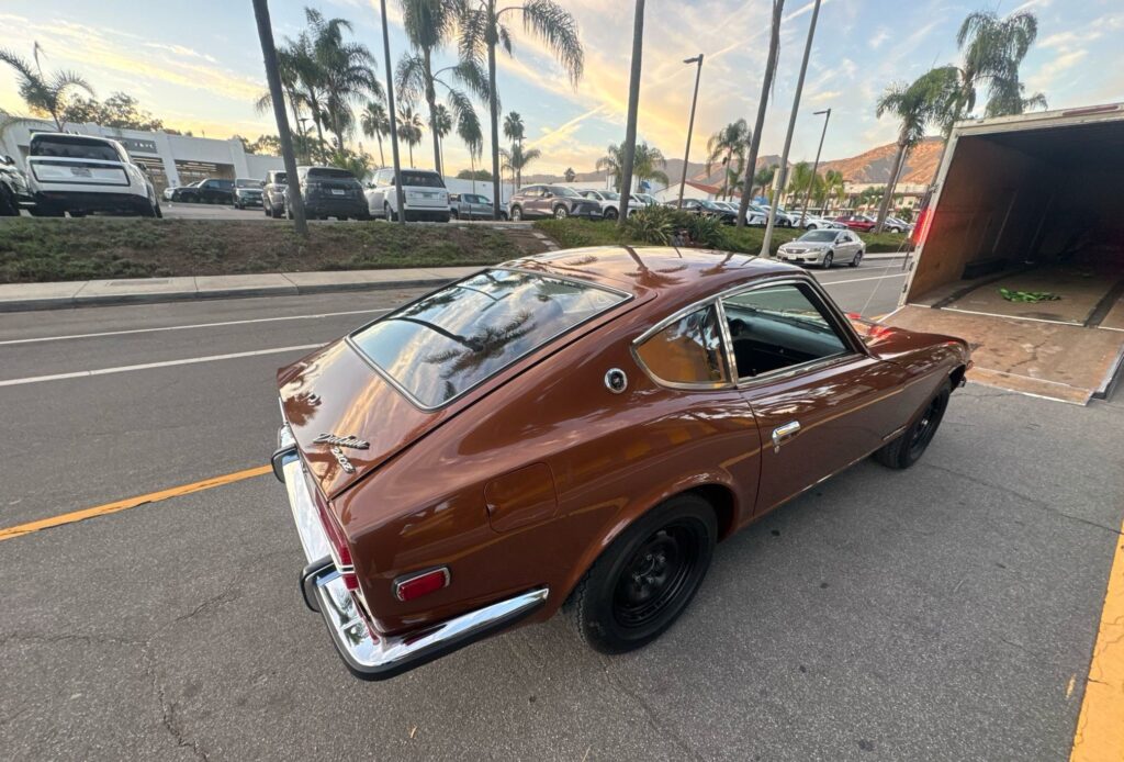 1972 Datsun 240Z enclosed