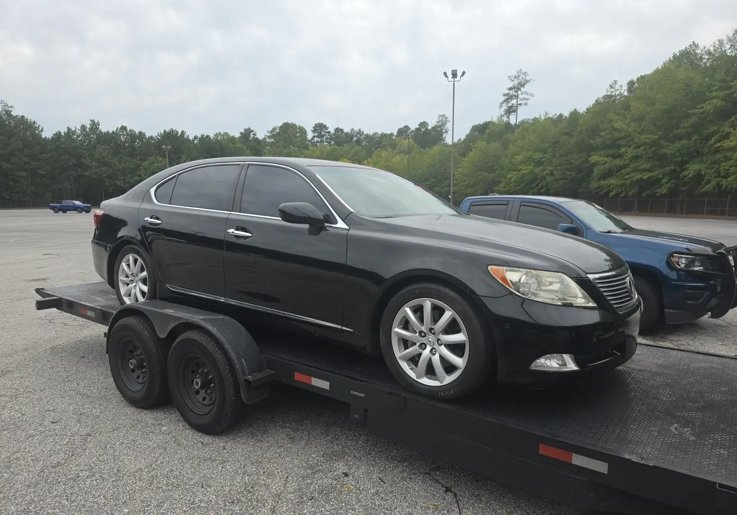 2007 Lexus LS open trailer