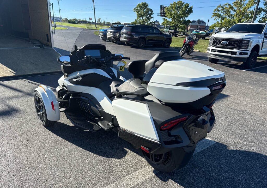 2026 Can-Am Spyder ST-S enclosed 1