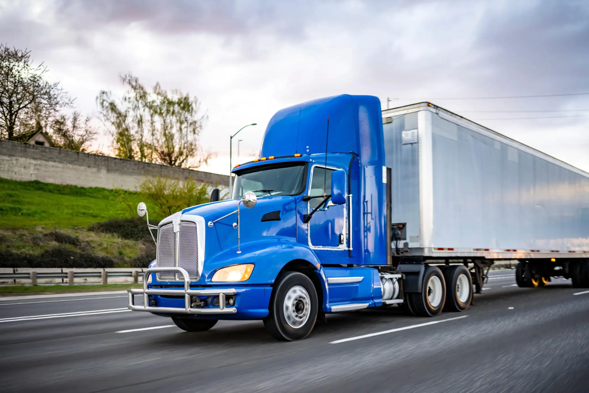 Pros and Cons of Enclosed Car Shipping